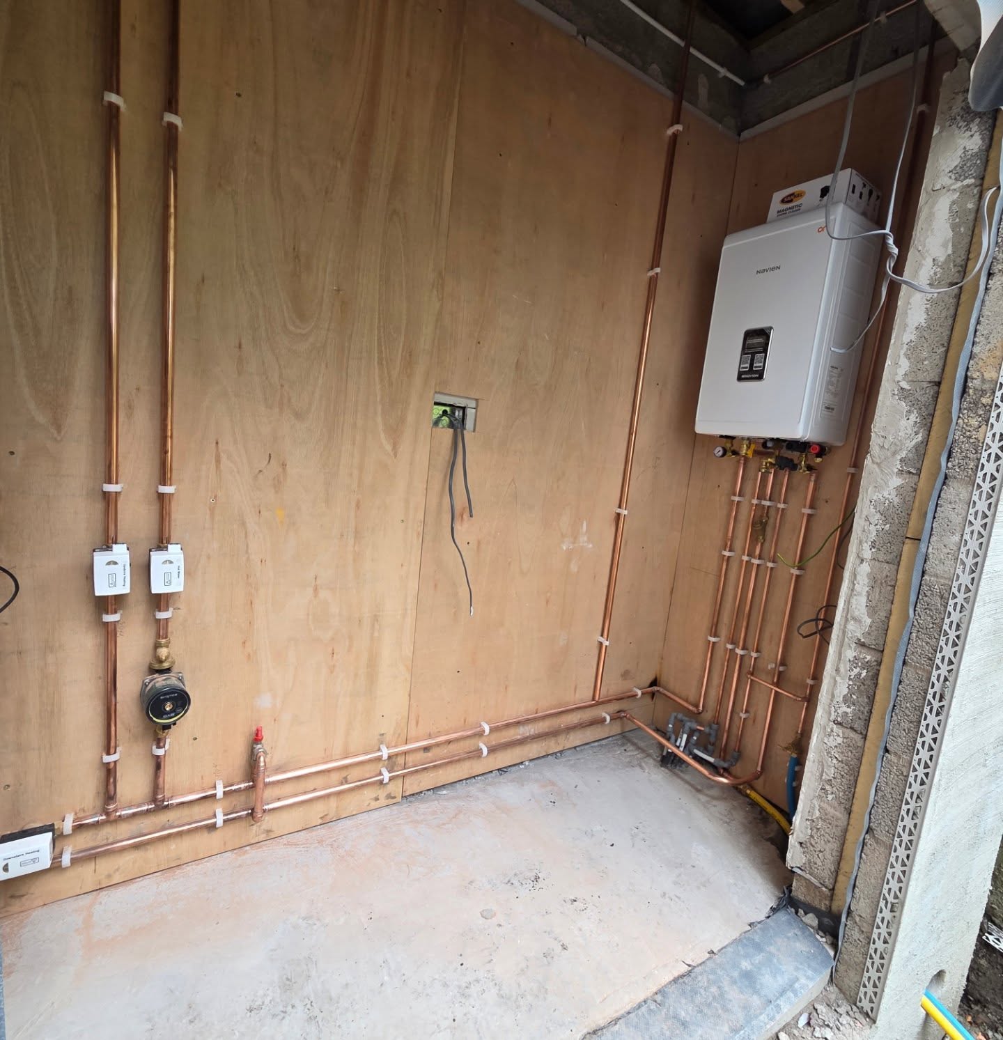 BT9 first-fix bathroom pipework